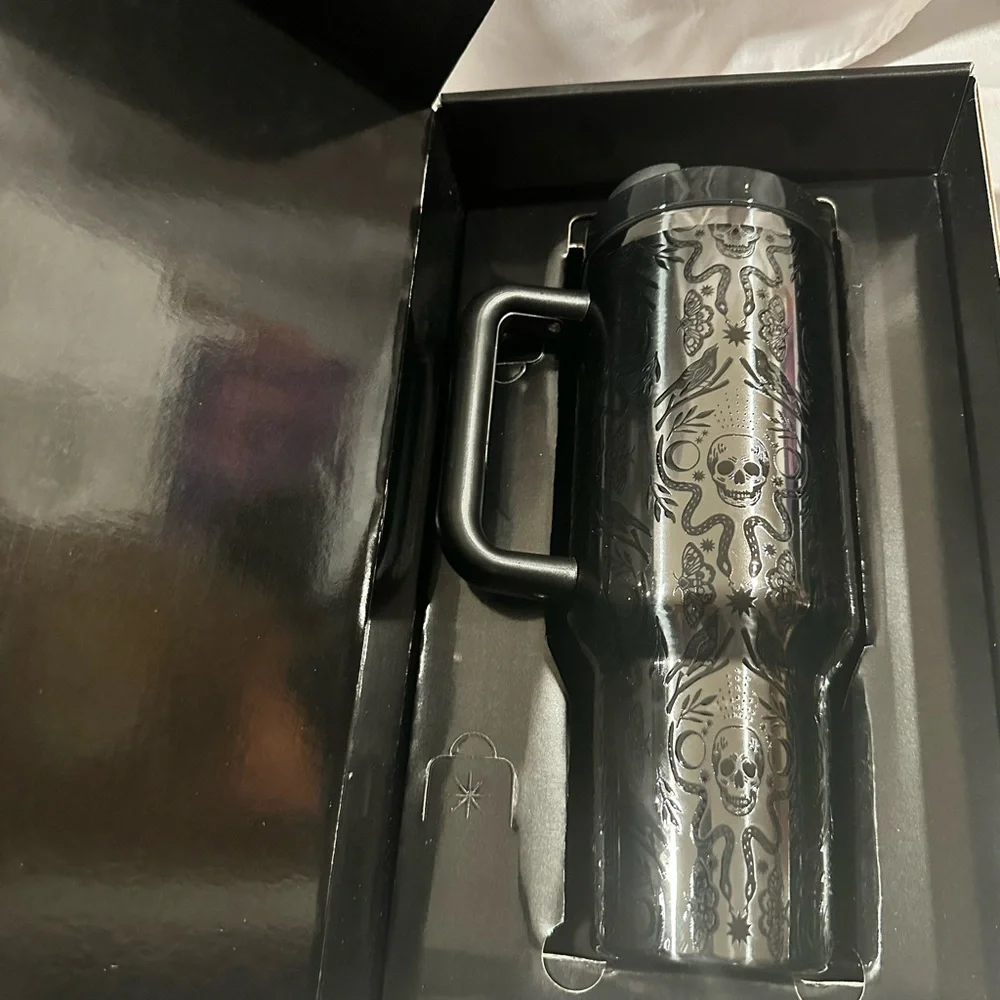 Stanley The FlowState Quencher H2.0 Tumbler limited edition Deadly Damask 40 oz - Picture 4 of 5